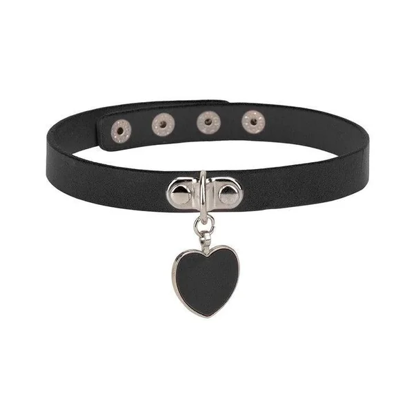 COLLAR WITH HANGING HEART