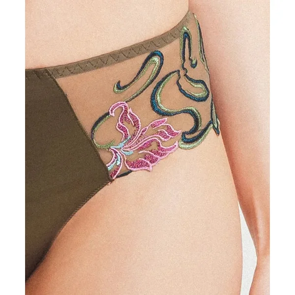 Louisa Bracq Horta Shorty